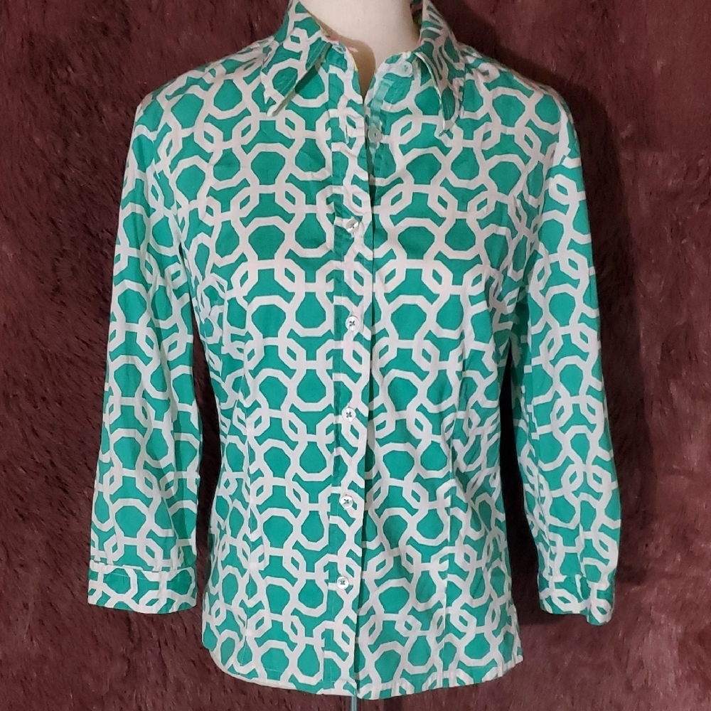 Tizzie Green and White Geometric Women's Top